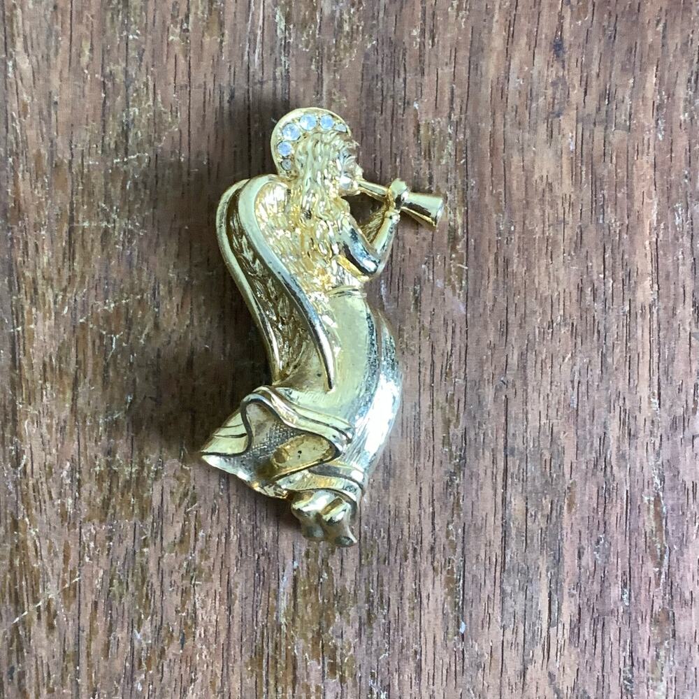 Vintage GERRYS Signed Angel Brooch Pin Playing Horn‎ Halo Rhinestones Gold Tone